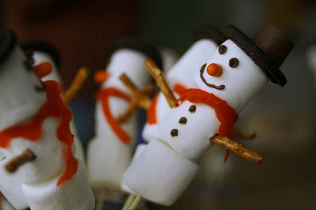 Новогодние сладости. Снеговики из маршмеллоу