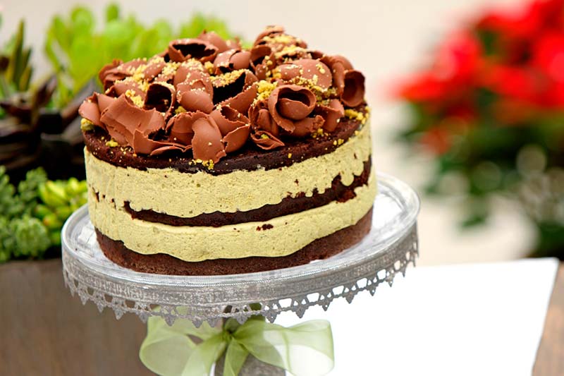 Шоколадный торт с фисташковым суфле