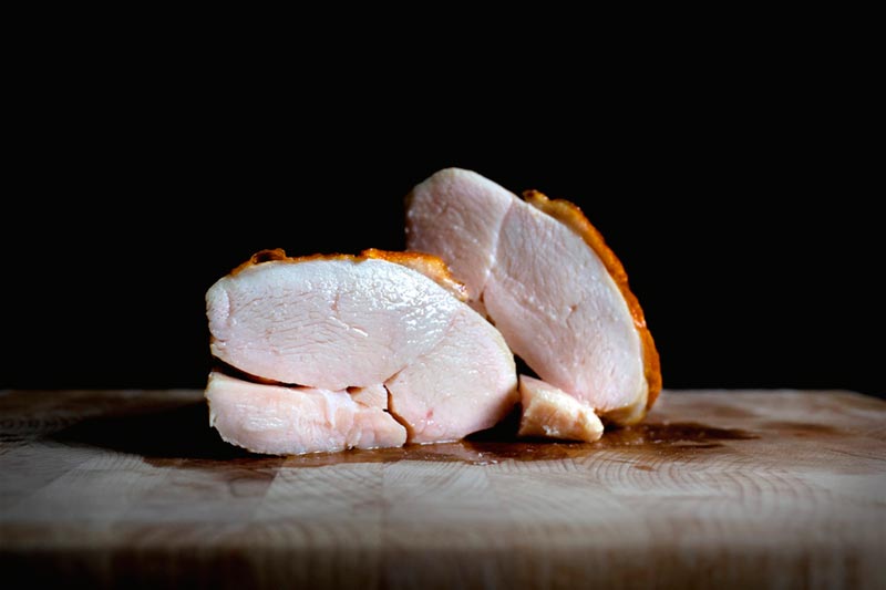 Как запечь сочное мясо в духовке? Сочная куриная грудка